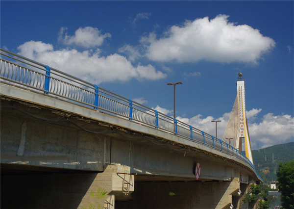 杨浦304不锈钢桥梁护栏：安全、耐用与美观的完美结合