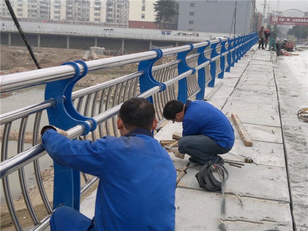 杨浦不锈钢桥梁护栏除锈维护的重要性及其方法