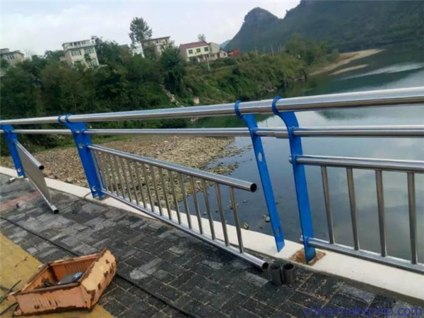 杨浦不锈钢复合管护栏是一种卓越的防护材料